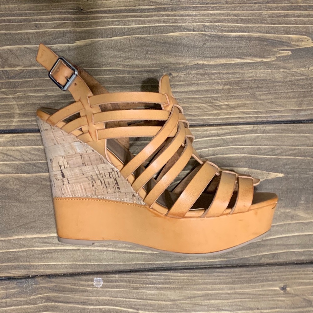 Strapped platform tan wedges 6.5